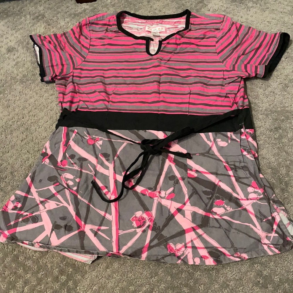 Koi small scrub top